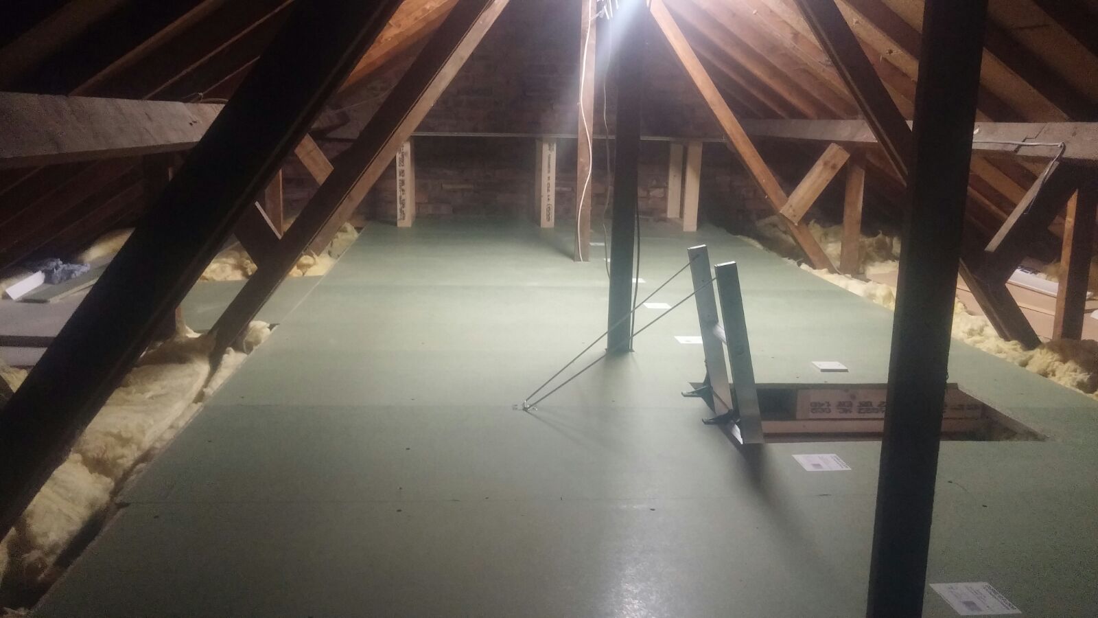 R & D Loft Ladders are a family run business covering Glasgow, Edinburgh and all areas of Scotland